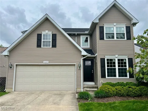 5049 Ravenway Dr, North Ridgeville, OH 44039