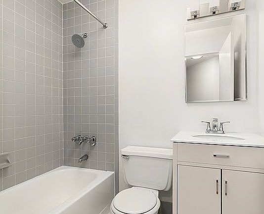 4th image of 211 W 71st St APT 7D