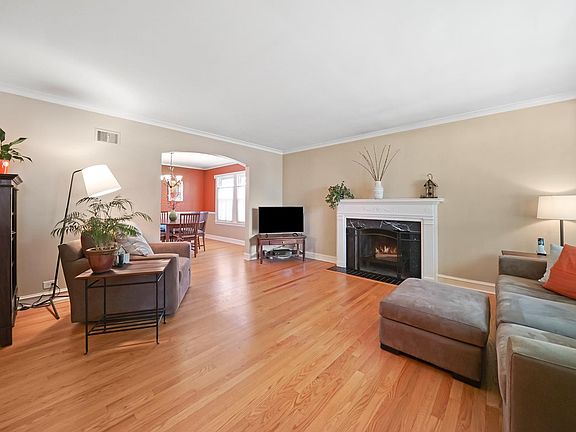 4th image of 1910 N 76th Ave