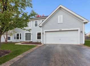 389 Mallard Ln, Sugar Grove, IL 60554