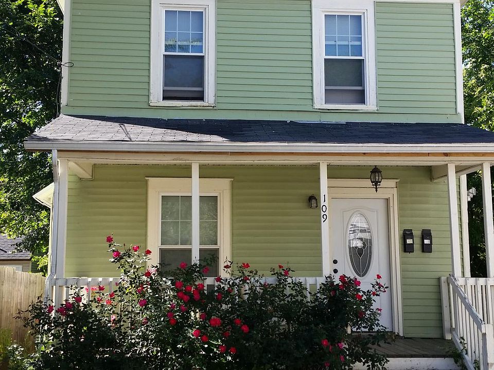 Front of 109 Lexington Ave Nw