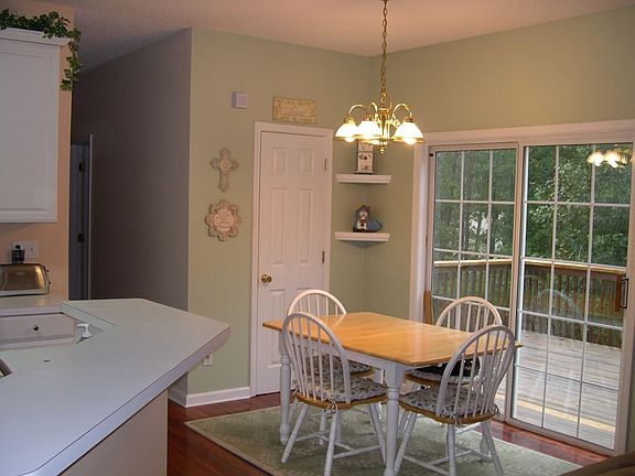 Breakfast Area overlooking Wooded Lot