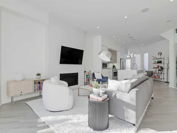 454 S 15th Ave NE, Calgary, AB T2E 1H9