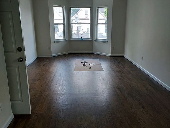 1010 Anna St 2nd Flr Living Rm