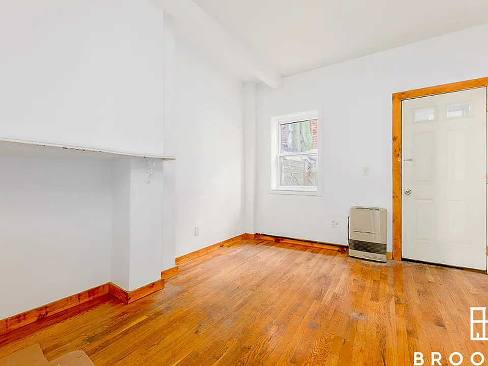 1505 Gates Ave #1F