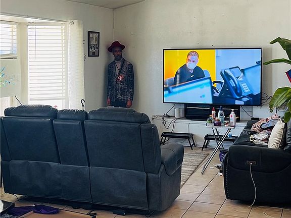 4th image of 16131 Llanada Ave