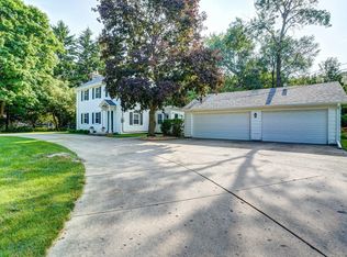 5446 S 104th St, Hales Corners, WI 53130