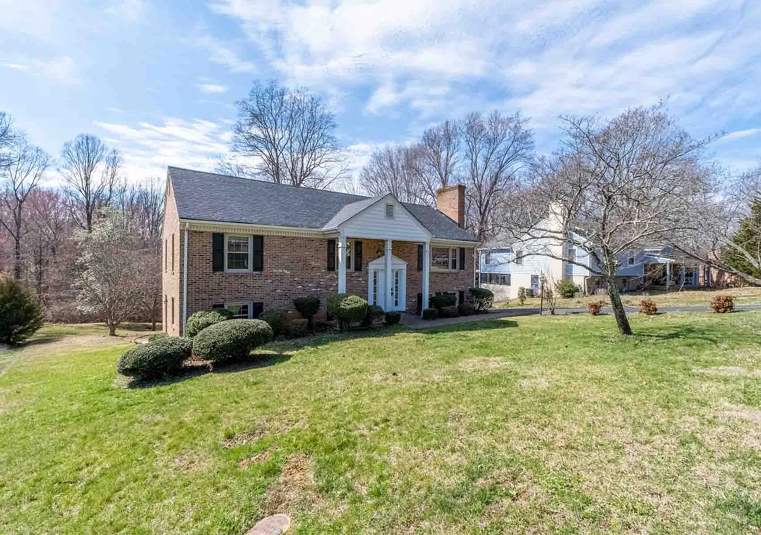 4 Bedroom Home in Lynchburg — Photo 2