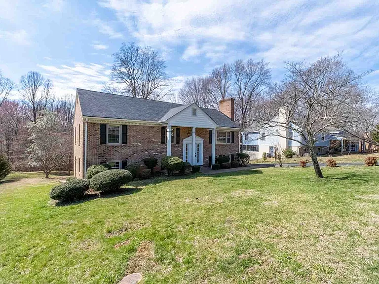 123 Temple Cir — Photo 2