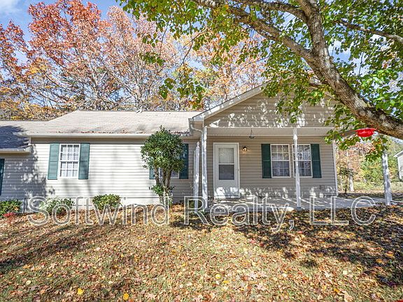 3rd image of 290 Southcircle Dr NW