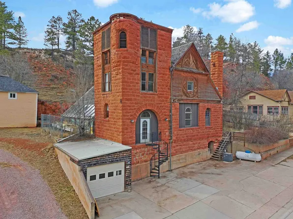 645 Happy Hollow St, Hot Springs, SD 57747