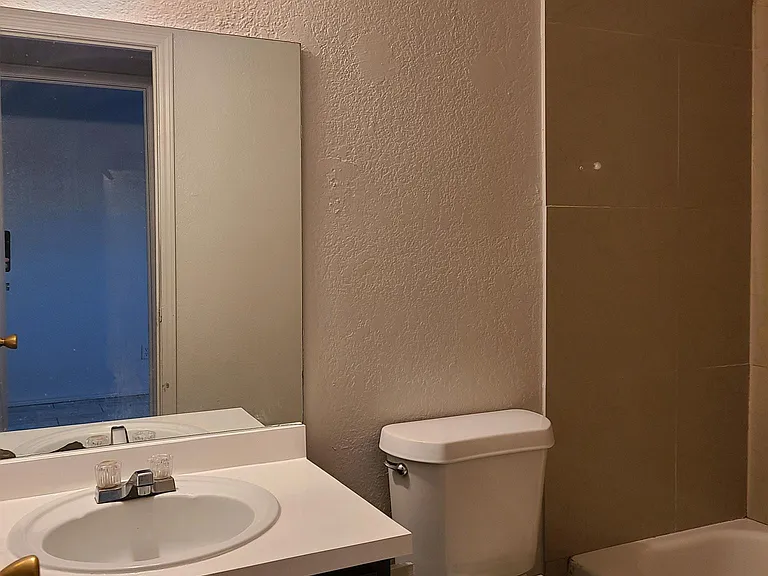 6106 SE 46th St #1 — Photo 17