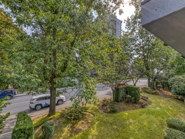 3980 Carrigan Ct #T4907, Burnaby, BC V3N 4S6