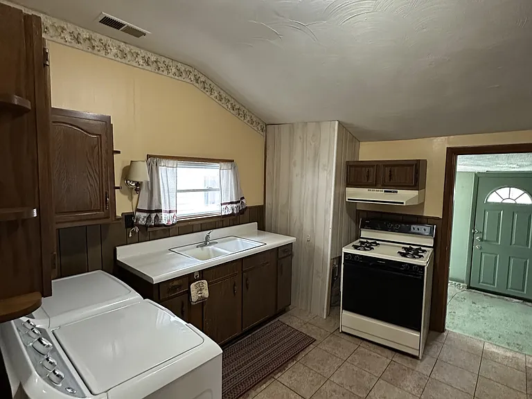 1518 Pearl St — Photo 6