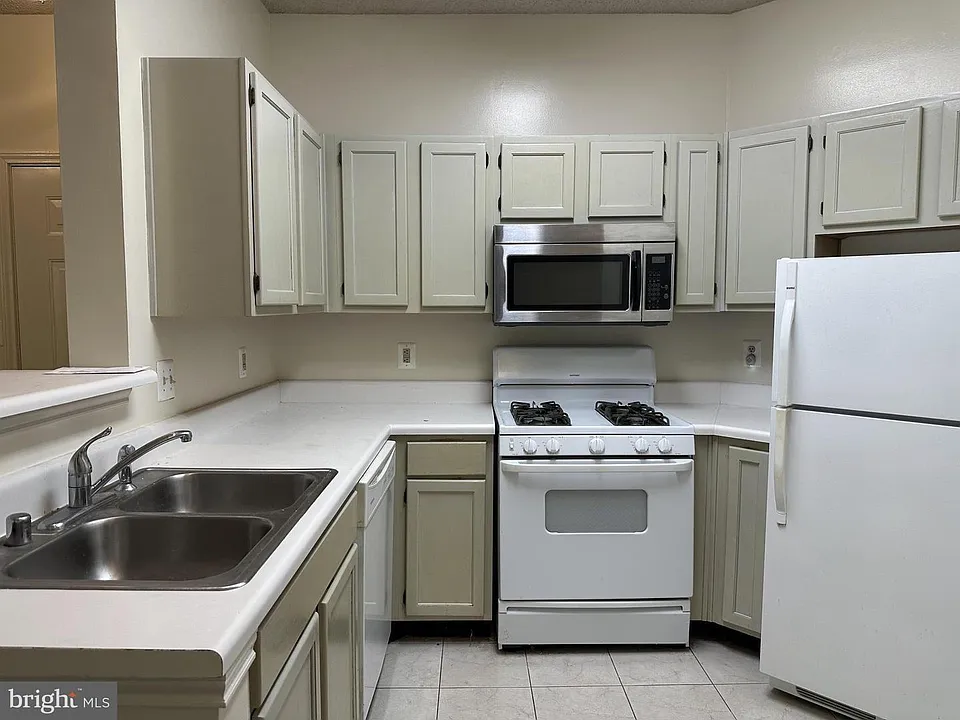 4447 Fair Stone Dr #102