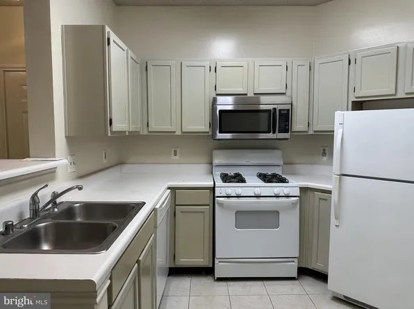 4447 Fair Stone Dr APT 102, Fairfax, VA 22033