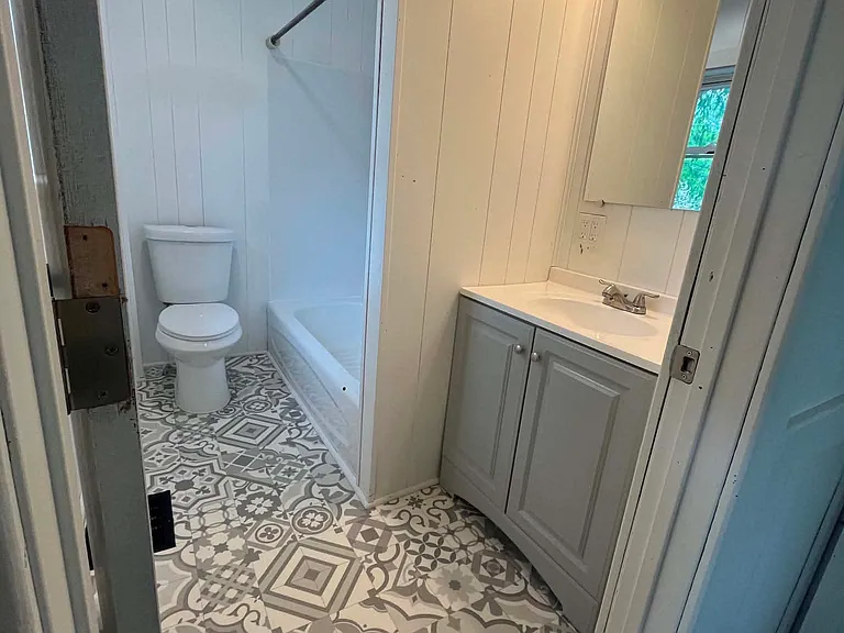 428 Foster Ave — Photo 5