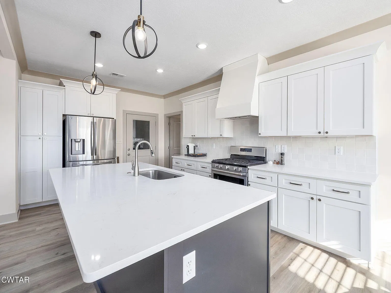 4 bed, 2350 sqft, $2,600 — Photo 3