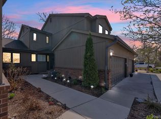 9859 Hawthorne Glen Dr, Grosse Ile, MI 48138
