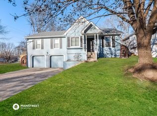 1821 SW Westview Cir, Blue Springs, MO 64015