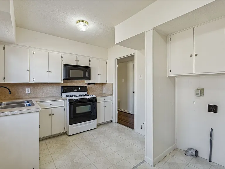 6341 Sudbury Dr — Photo 6