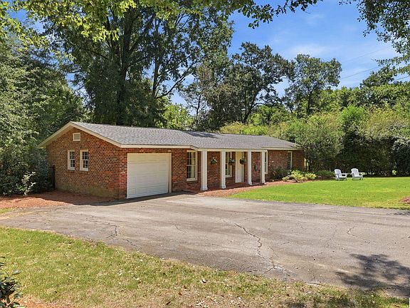 3rd image of 4044 Meadowview Cir