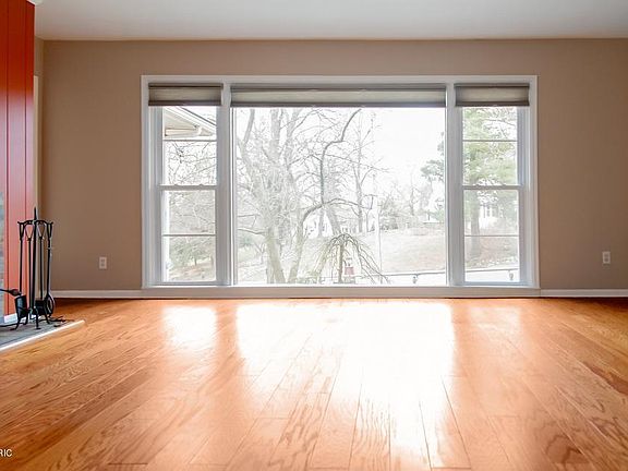 5th image of 2500 Crescent Dr