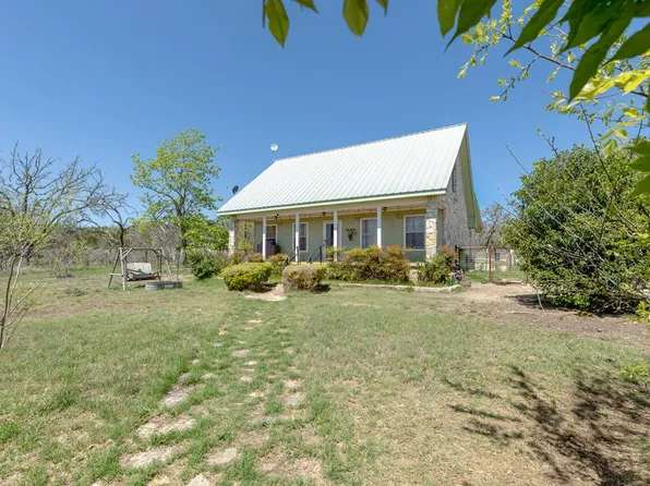 455 Elkhorn Cir NW, Mountain Home, TX 78058
