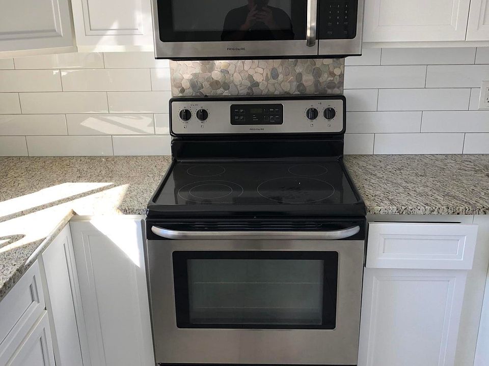 1st image of 2108 W Dahlia Dr