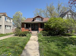 2016 E Jackson St, Bloomington, IL 61701