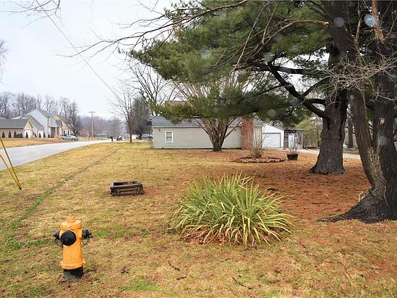 5th image of 1700 E Mechanic Ave