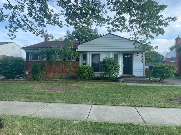 21224 Briarcliff St, Saint Clair Shores, MI 48082