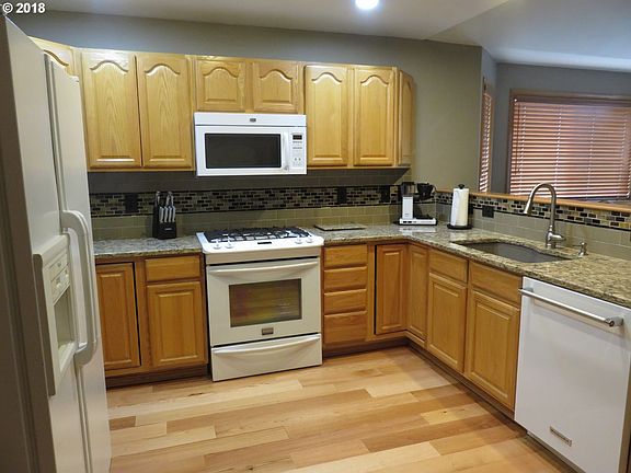 5th image of 16226 SW Snapdragon Ln