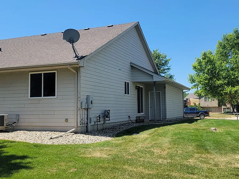 5006 S Baneberry Ave — Photo 2