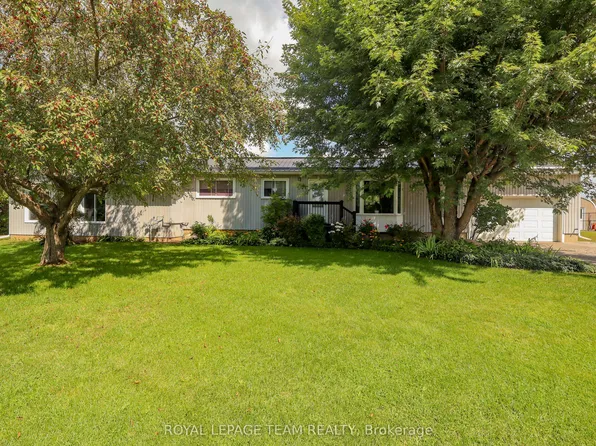 3041 Bridge St, North Dundas, ON K0E 1W0