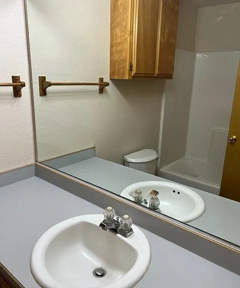 901 Rebecca Dr — Photo 5