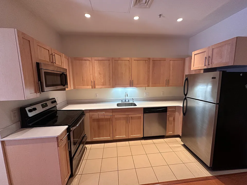 407 Washington St #403