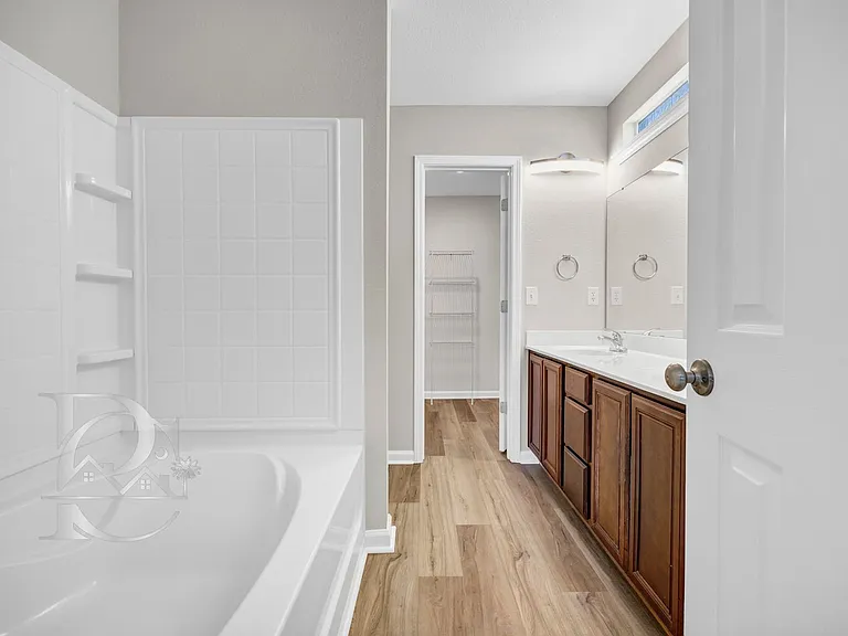 508 Lanesborough Dr — Photo 19