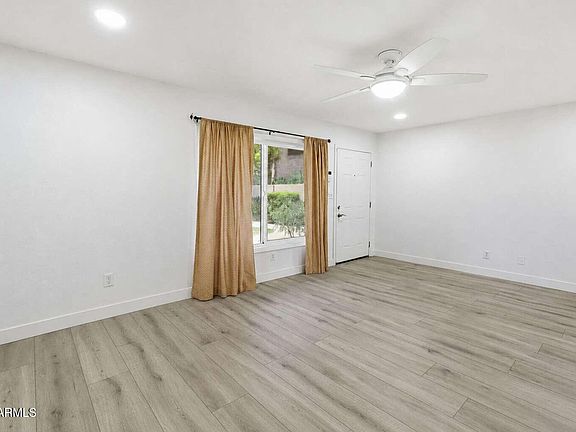 5th image of 31 W PASADENA Avenue #11