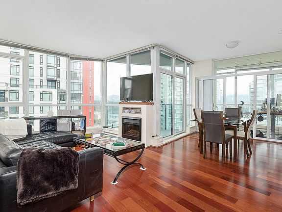 4th image of 1189 Melville St #2201