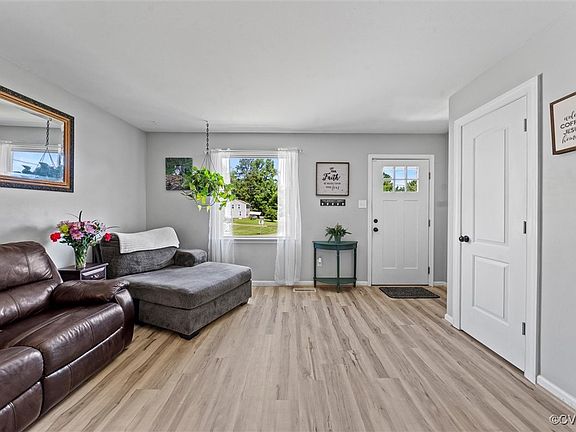 3rd image of 10911 Sassafras Dr