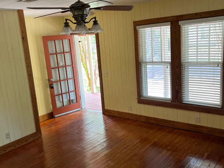 307 E La Rua St — Photo 2