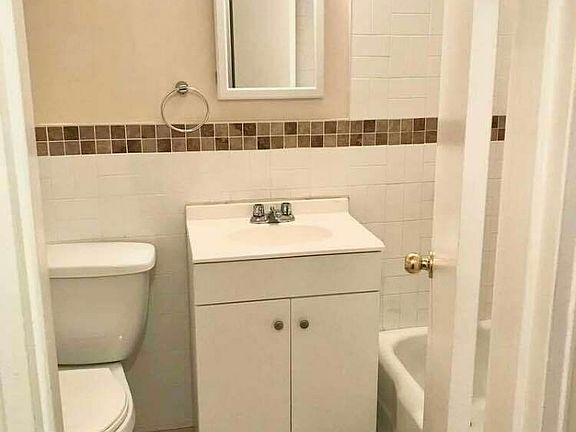 5th image of 150 Hawthorne St APT 6G