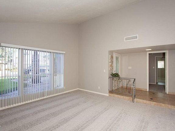 Living Rm & Entry