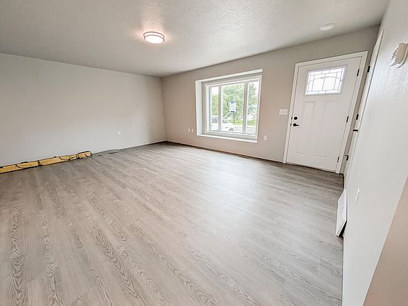 5th image of 512 S Main St