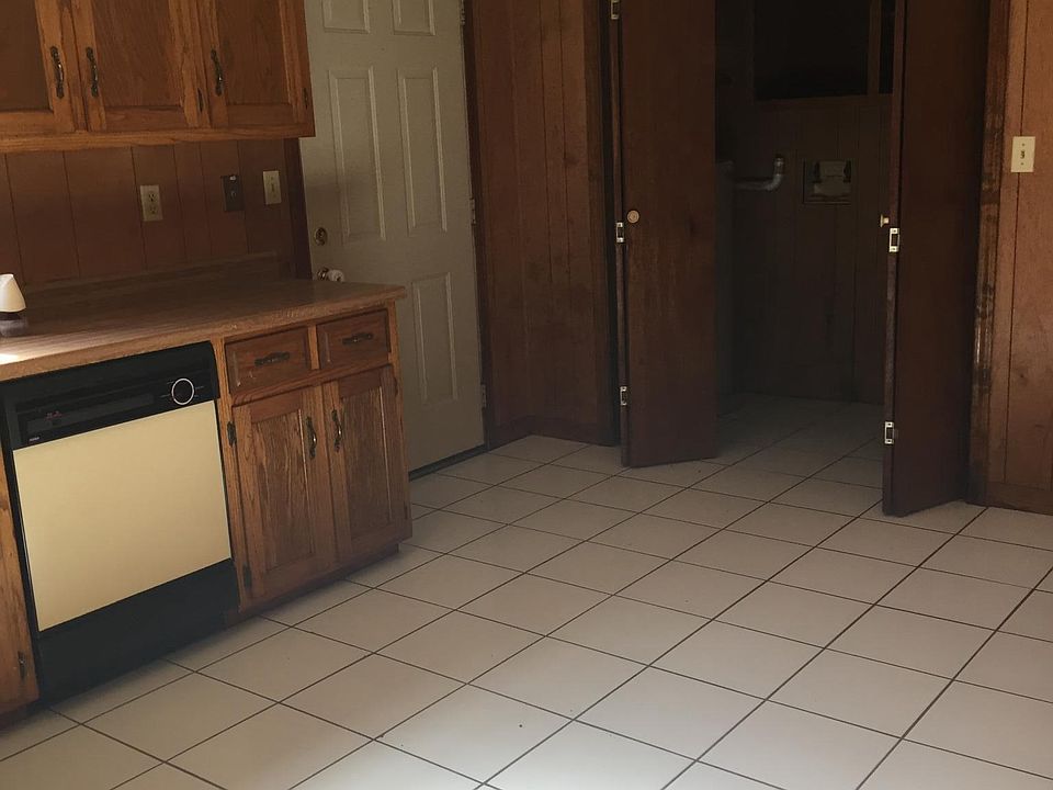 Washer & dryer hookup behind folding doors