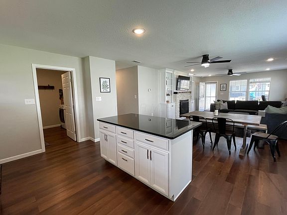 5th image of 3175 Apple Valley Dr