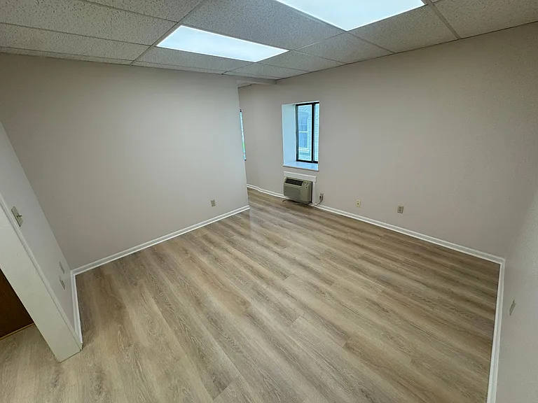 Coventry Apartments — Photo 8