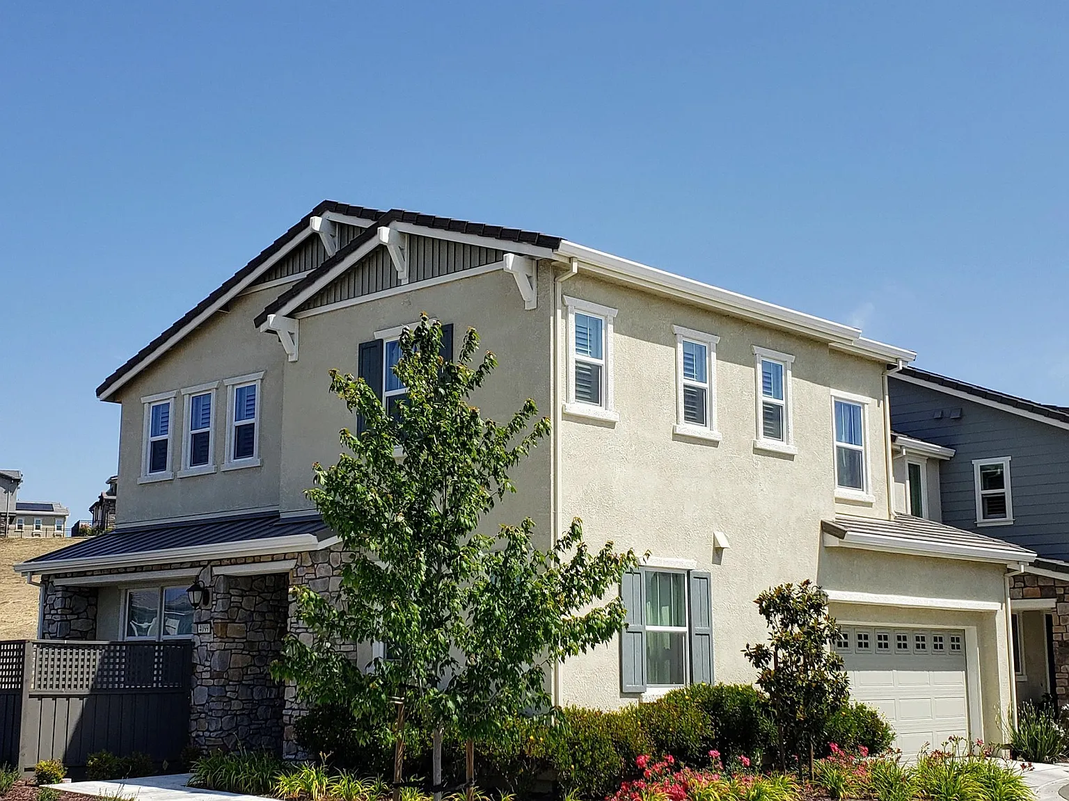 4 bed, 2214 sqft, $4,800 — Photo 1