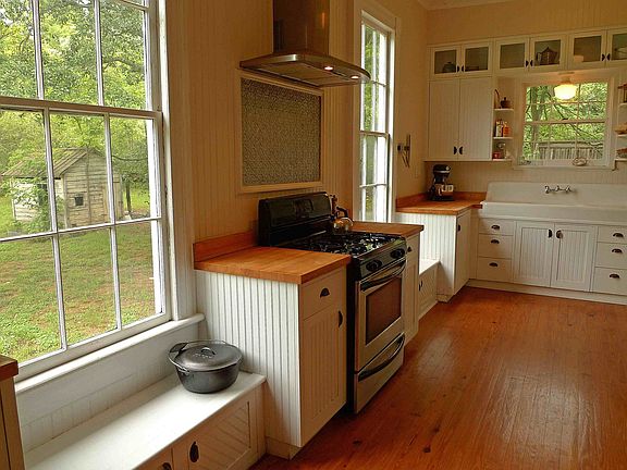 Two windowseats/6-over-6 wavy-glass windows, stainless oven w/exhaust system